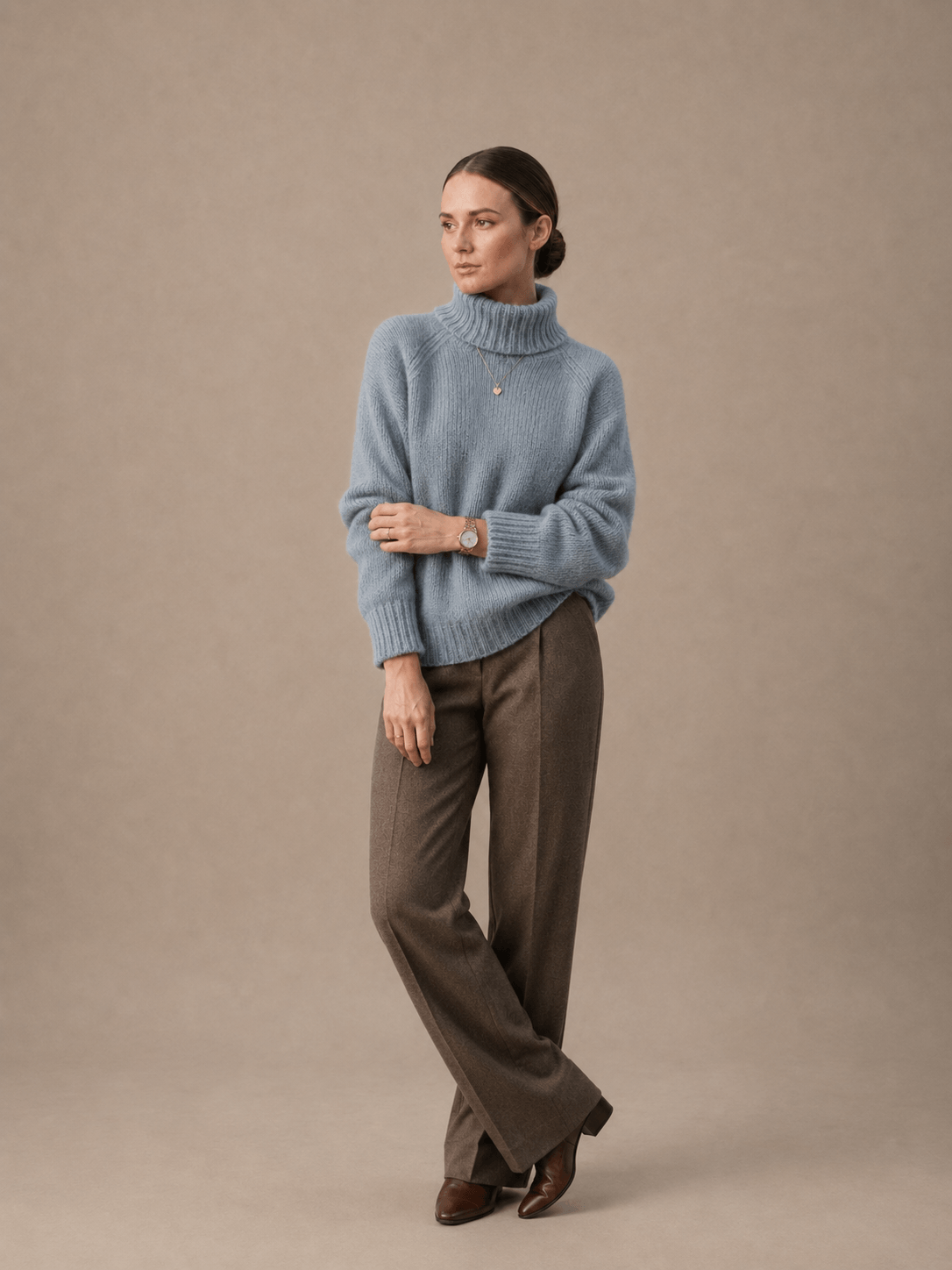 Oversized Rollkragenpullover aus blaugrauem Rippenstrick