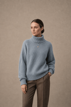 Oversized Rollkragenpullover aus blaugrauem Rippenstrick