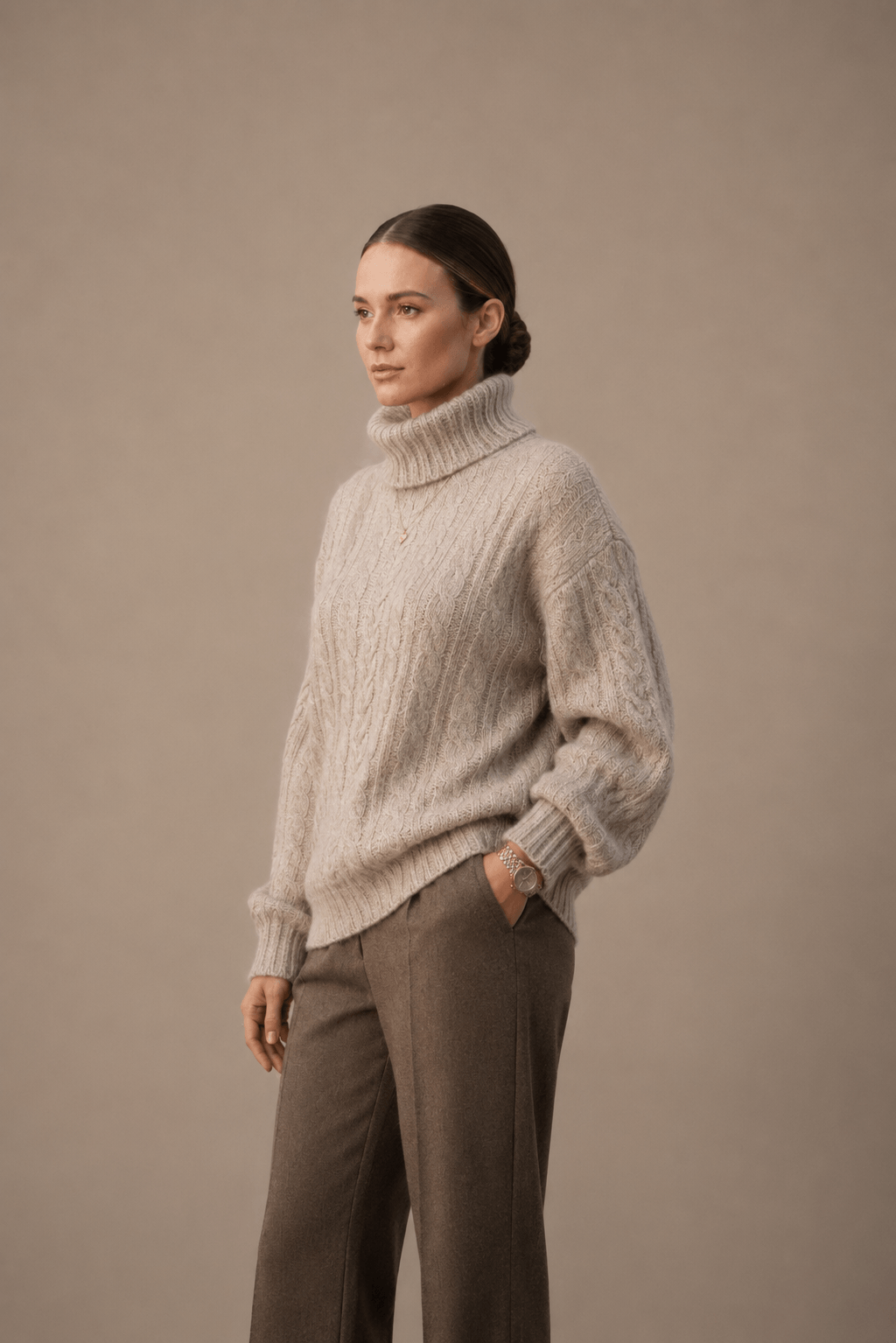 Damen-Pullover in Beige mit Zopfmuster und Rollkragen