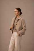 Kurze kastige Jacke mit Spitzkragen fur Damen