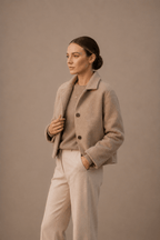 Kurze kastige Jacke mit Spitzkragen fur Damen