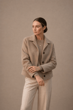 Kurze kastige Jacke mit Spitzkragen fur Damen
